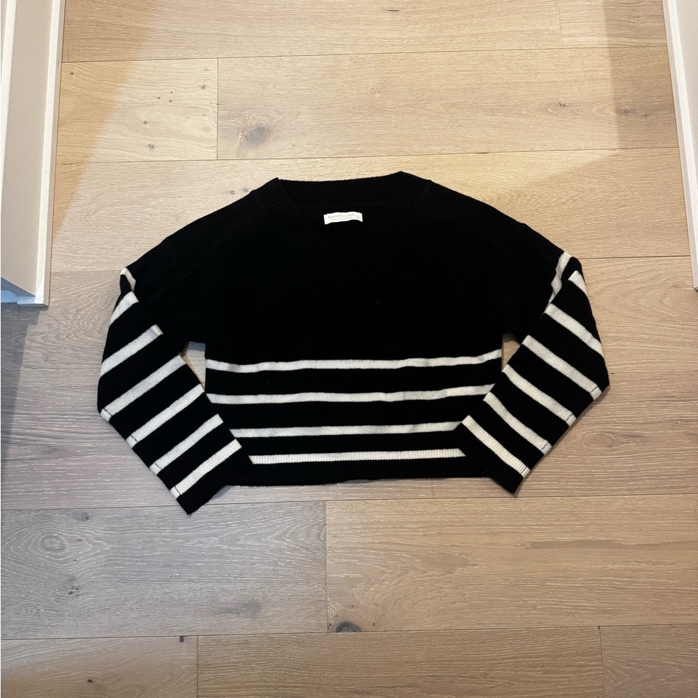 Abercrombie & Fitch Black and White V-Neck Merino Wool Sweater